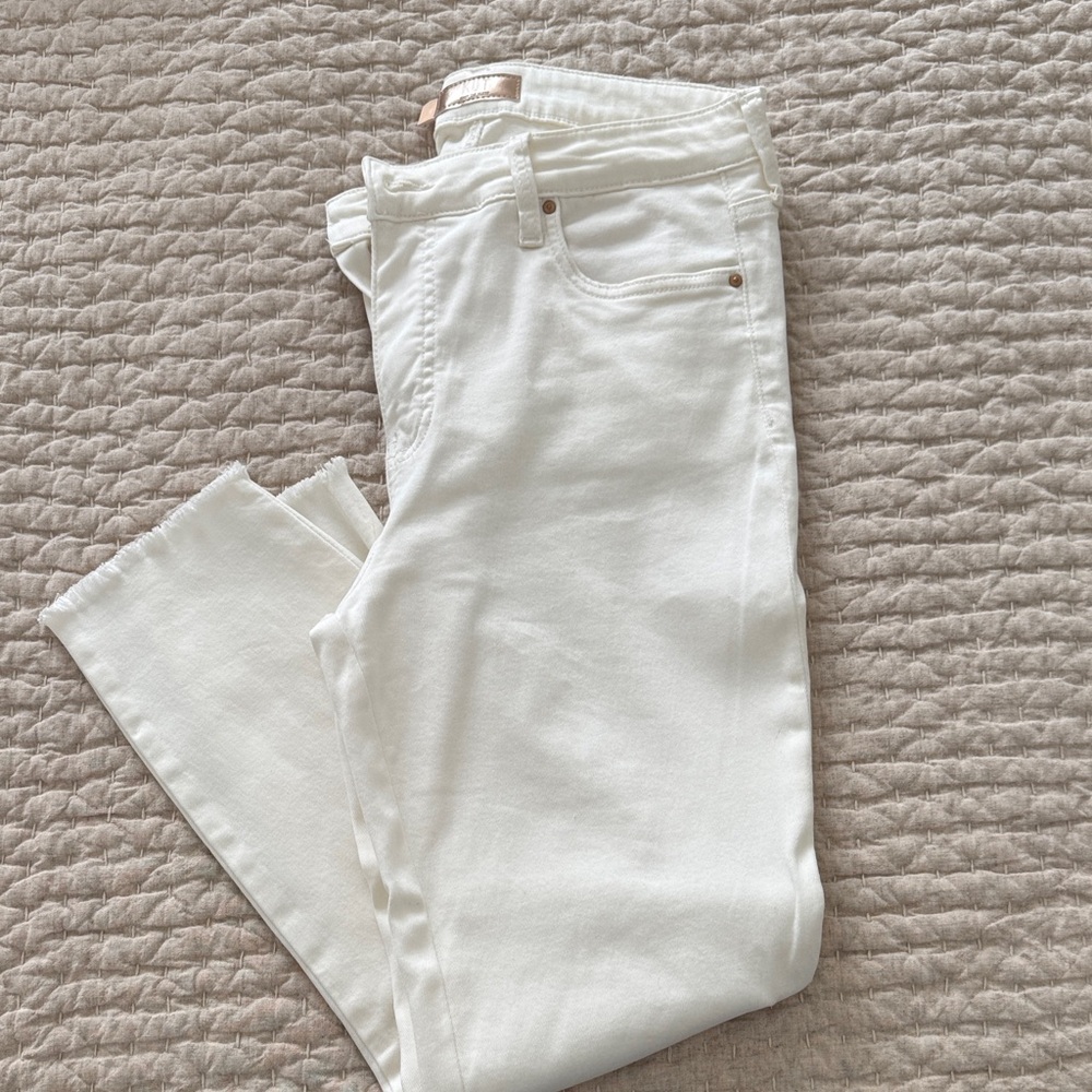 Kut from the Kloth white straight leg slim jeans with frayed hem.